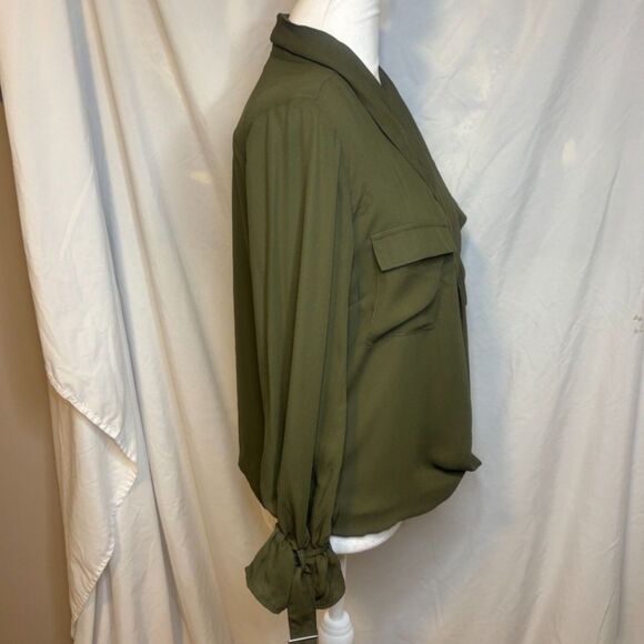 New York & Company Split Neck Green Double Pocket Blouse Long Sleeve Top NWT - Picture 4 of 8